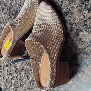 Time & Tru womens size 11 mules tan faux leather w/ 2" heel open back new w tags